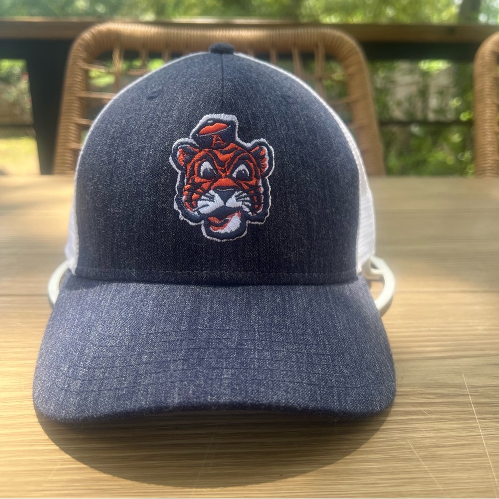 Legacy Old School Vintage Mascot AUBURN TIGERS Gray White Hat Cap Strapback